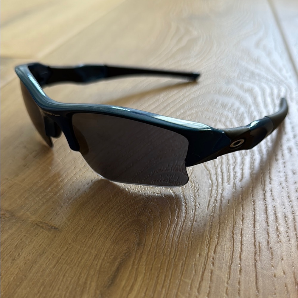 Oakley Sporty Black Sunglasses